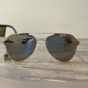 Unique shaped mirrored polarized aviators